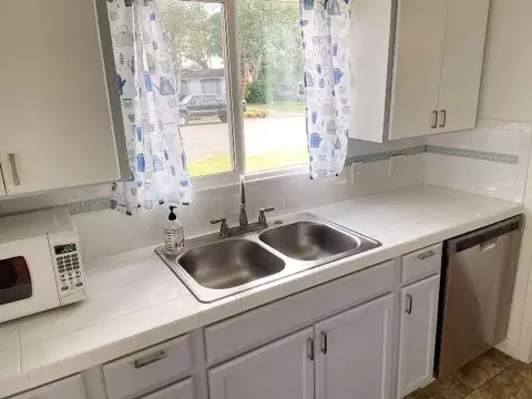 Kitchen - 135 Treasure Dr, Red Bluff, CA 96080 photo 1 of 2
