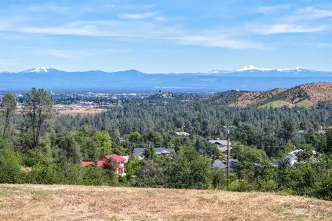 15809 Old Stage Coach Rd, Redding, CA 96001