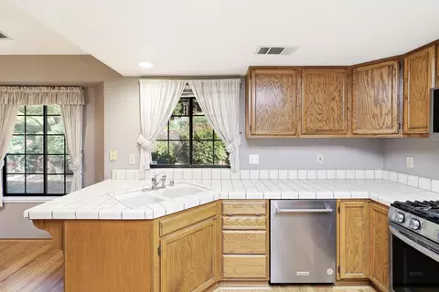 Kitchen - 1773 Soda Springs Cir, Redding, CA 96002 photo 2 of 4