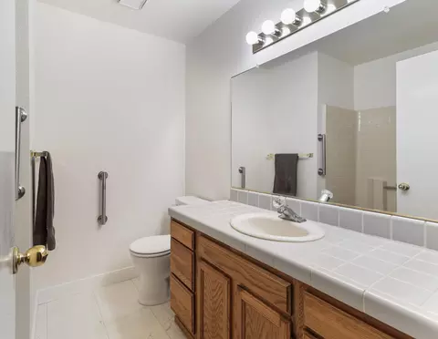 Bath - 1773 Soda Springs Cir, Redding, CA 96002 photo 2 of 3