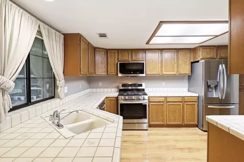 Kitchen - 1773 Soda Springs Cir, Redding, CA 96002 photo 3 of 4