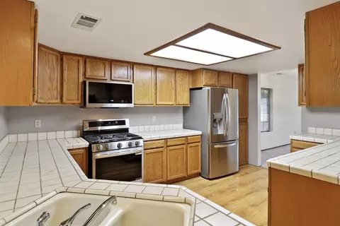 Kitchen - 1773 Soda Springs Cir, Redding, CA 96002 photo 4 of 4