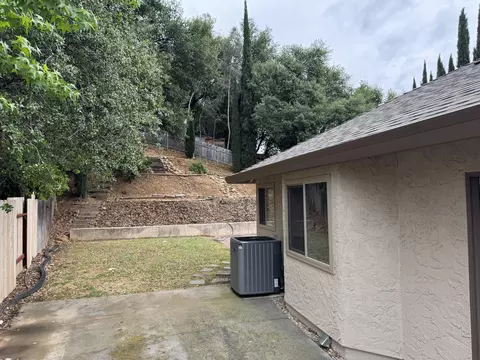 Exterior - 1785 Soda Springs Cir, Redding, CA 96002 photo 7 of 25