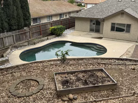 Exterior - 1785 Soda Springs Cir, Redding, CA 96002 photo 16 of 25