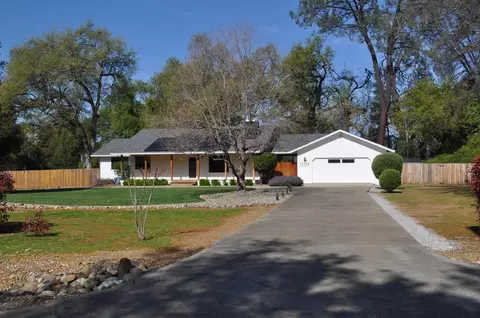 19702 Midland Dr, Redding, CA 96003