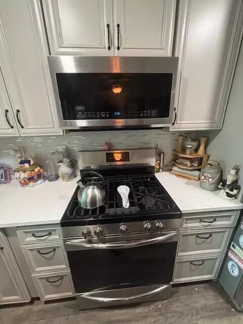 Kitchen - 20120 Arrowood St, Burney, CA 96013 photo 1 of 5