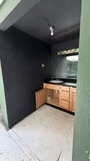 Bath - 1150 Bond St, Redding, CA 96002 photo 1 of 1