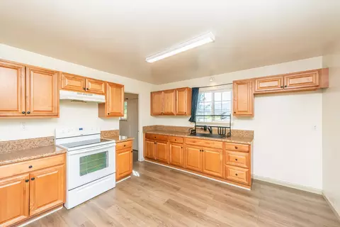 Kitchen - 293 First Ave, Lewiston, CA 96052 photo 3 of 4