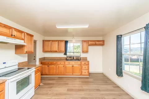 Kitchen - 293 First Ave, Lewiston, CA 96052 photo 2 of 4