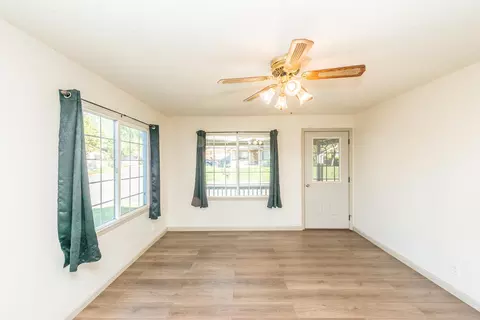 Living - 293 First Ave, Lewiston, CA 96052 photo 6 of 11
