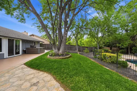 Exterior - 2230 Wicklow St, Redding, CA 96001 photo 11 of 13