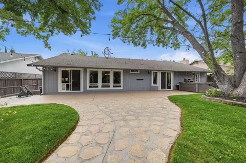 Exterior - 2230 Wicklow St, Redding, CA 96001 photo 5 of 13