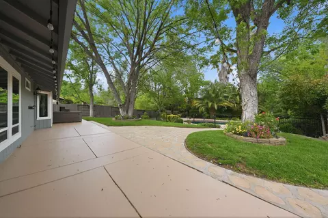 Exterior - 2230 Wicklow St, Redding, CA 96001 photo 4 of 13