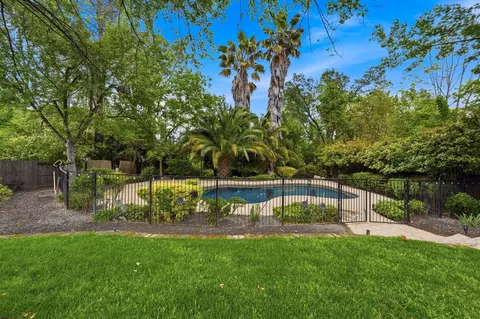 Exterior - 2230 Wicklow St, Redding, CA 96001 photo 12 of 13