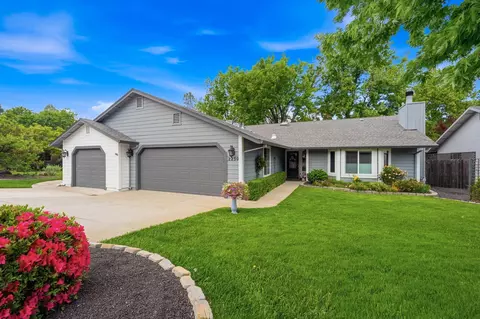 2230 Wicklow St, Redding, CA 96001