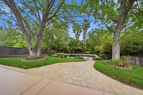 Exterior - 2230 Wicklow St, Redding, CA 96001 photo 6 of 13