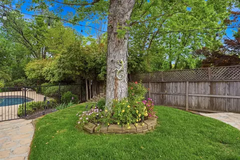 Exterior - 2230 Wicklow St, Redding, CA 96001 photo 10 of 13