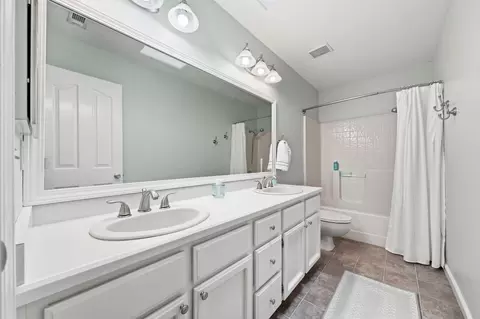 Bath - 2230 Wicklow St, Redding, CA 96001 photo 3 of 4