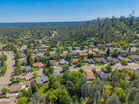 View/Area - 2230 Wicklow St, Redding, CA 96001 photo 4 of 6