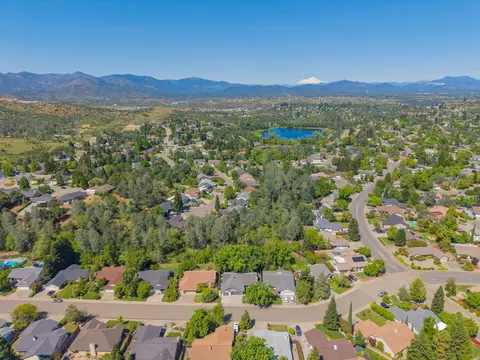View/Area - 2230 Wicklow St, Redding, CA 96001 photo 5 of 6