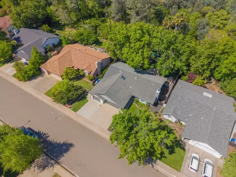 View/Area - 2230 Wicklow St, Redding, CA 96001 photo 2 of 6