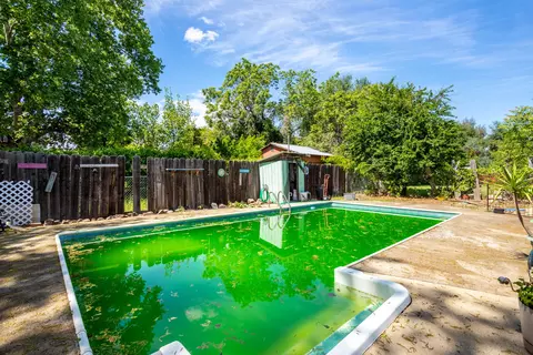 Exterior - 2914 Yana Ave, Redding, CA 96002 photo 3 of 8