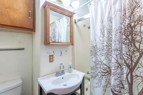 Bath - 2914 Yana Ave, Redding, CA 96002 photo 3 of 3