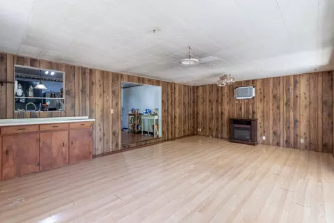 Living - 2914 Yana Ave, Redding, CA 96002 photo 3 of 4