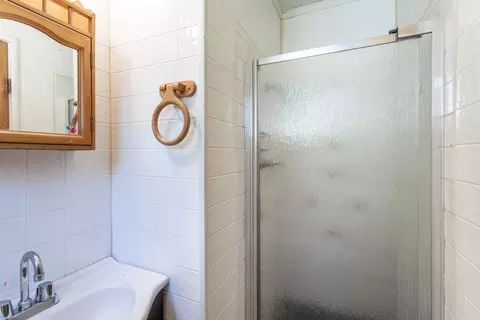 Bath - 2914 Yana Ave, Redding, CA 96002 photo 2 of 3