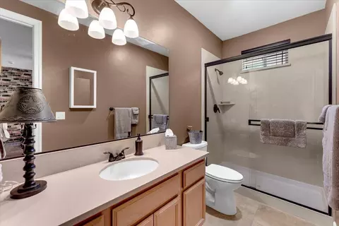 Bath - 6126 Lucca Trl, Redding, CA 96003 photo 3 of 4