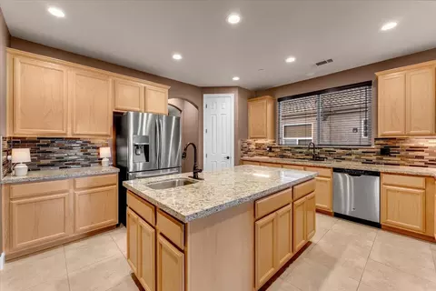 Kitchen - 6126 Lucca Trl, Redding, CA 96003 photo 2 of 6