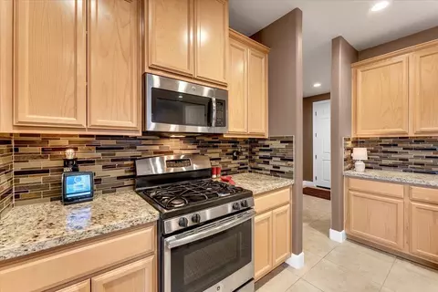 Kitchen - 6126 Lucca Trl, Redding, CA 96003 photo 4 of 6