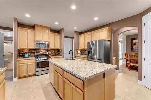 Kitchen - 6126 Lucca Trl, Redding, CA 96003 photo 3 of 6