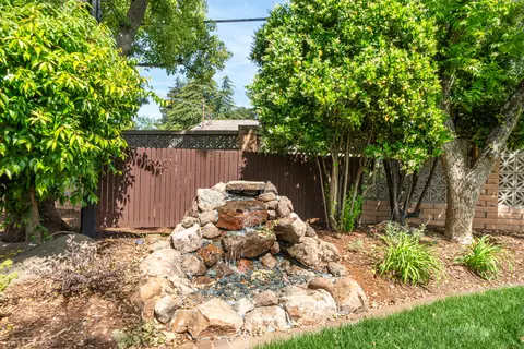 Exterior - 865 Hallmark Dr, Redding, CA 96001 photo 19 of 32
