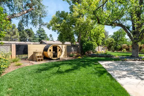 Exterior - 865 Hallmark Dr, Redding, CA 96001 photo 23 of 32