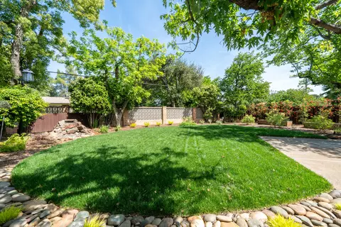 Exterior - 865 Hallmark Dr, Redding, CA 96001 photo 12 of 32