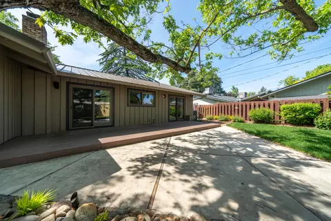 Exterior - 865 Hallmark Dr, Redding, CA 96001 photo 21 of 32