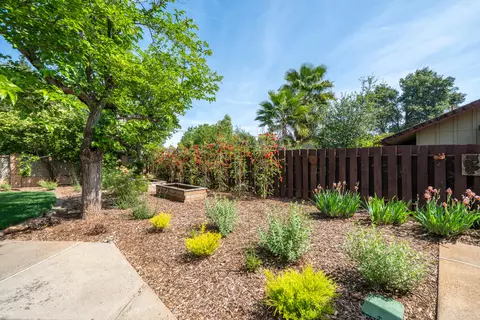 Exterior - 865 Hallmark Dr, Redding, CA 96001 photo 27 of 32
