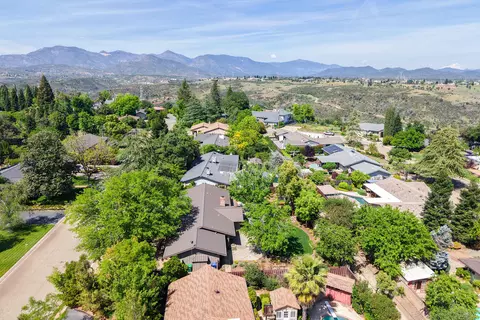 View/Area - 865 Hallmark Dr, Redding, CA 96001 photo 2 of 4