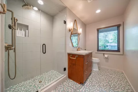 Bath - 865 Hallmark Dr, Redding, CA 96001 photo 1 of 5