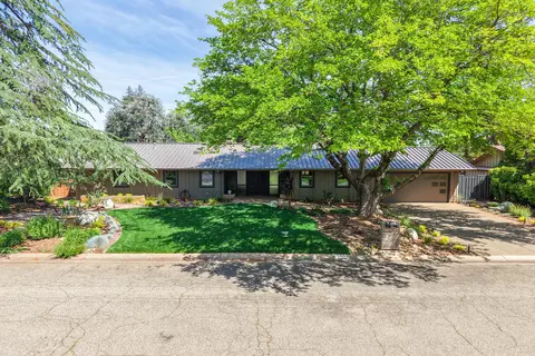 Exterior - 865 Hallmark Dr, Redding, CA 96001 photo 31 of 32