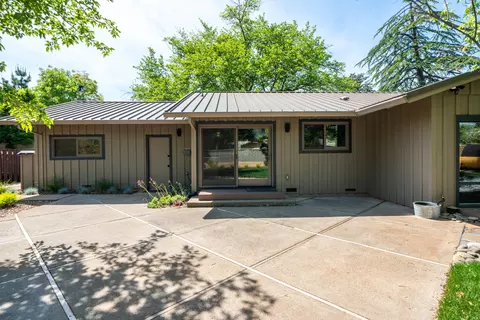 Exterior - 865 Hallmark Dr, Redding, CA 96001 photo 9 of 32