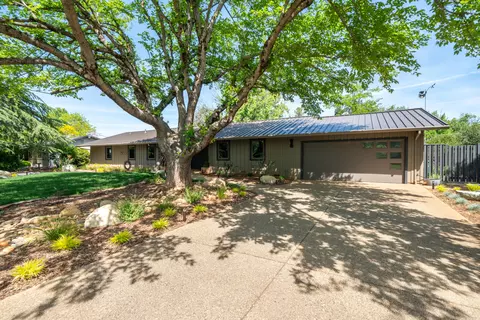 865 Hallmark Dr, Redding, CA 96001