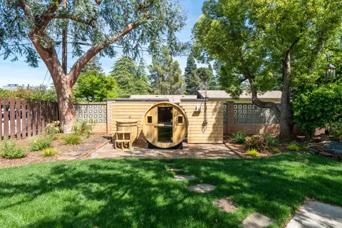 Exterior - 865 Hallmark Dr, Redding, CA 96001 photo 22 of 32