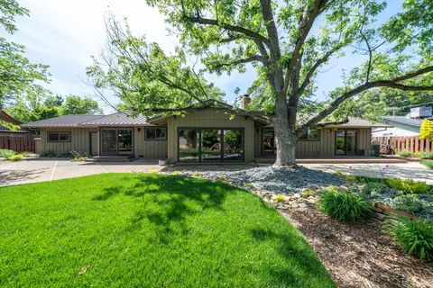 Exterior - 865 Hallmark Dr, Redding, CA 96001 photo 15 of 32
