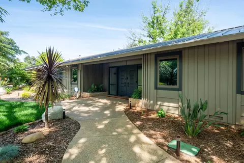 Exterior - 865 Hallmark Dr, Redding, CA 96001 photo 6 of 32