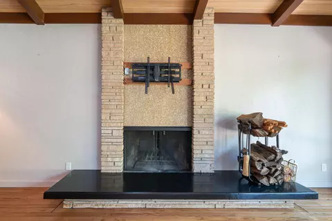 Living - 865 Hallmark Dr, Redding, CA 96001 photo 6 of 10