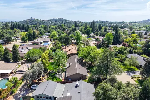 View/Area - 865 Hallmark Dr, Redding, CA 96001 photo 1 of 4