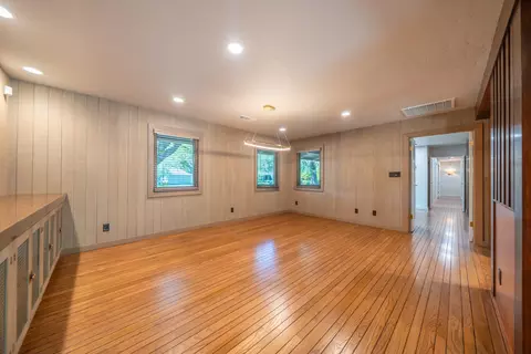 Living - 865 Hallmark Dr, Redding, CA 96001 photo 10 of 10