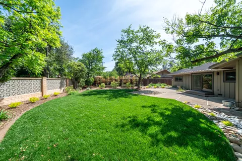 Exterior - 865 Hallmark Dr, Redding, CA 96001 photo 13 of 32